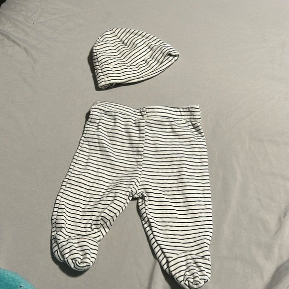 Gerber Other - Newborn hat and footie pants set